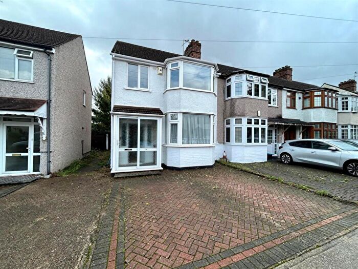 3 Bedroom Semi Detached House To Rent In Cambridge Avenue, Gidea Park, RM2