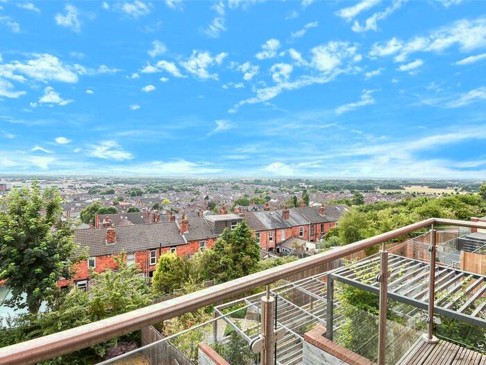 2 Bedroom Town House To Rent In The Heights, Carline Road, Lincoln, LN1