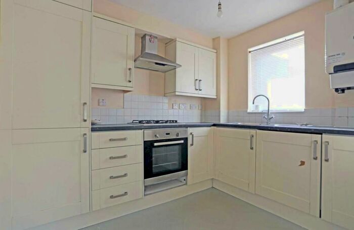 2 Bedroom Flat To Rent In Arterial Avenue, Rainham, Essex, RM13