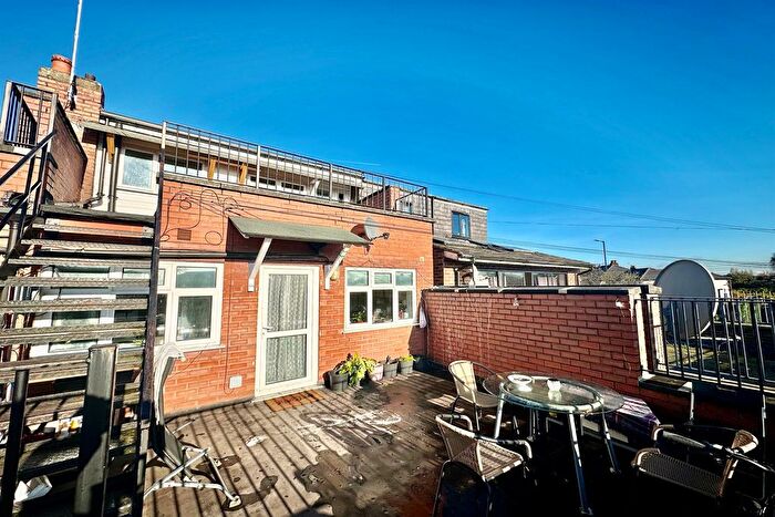 3 Bedroom Flat To Rent In Shaftesbury Avenue, Timperley, Altrincham, WA15