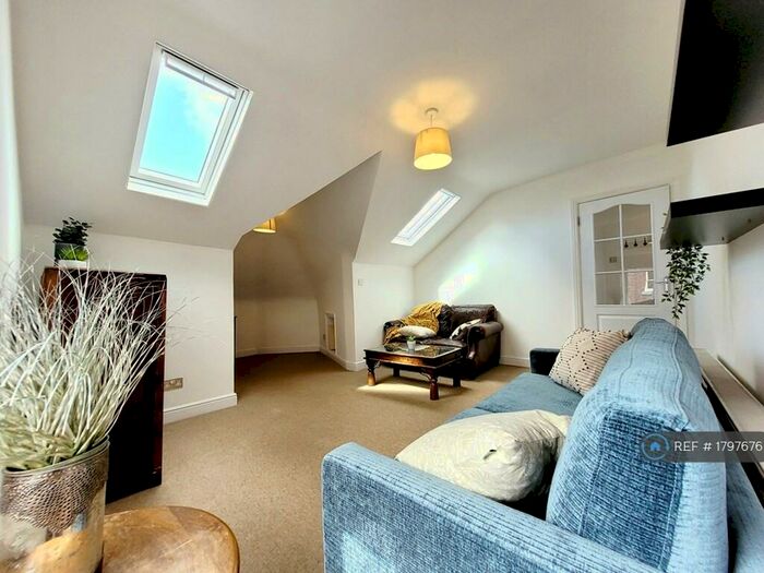 1 Bedroom Flat To Rent In The Beeches, Manchester, M20