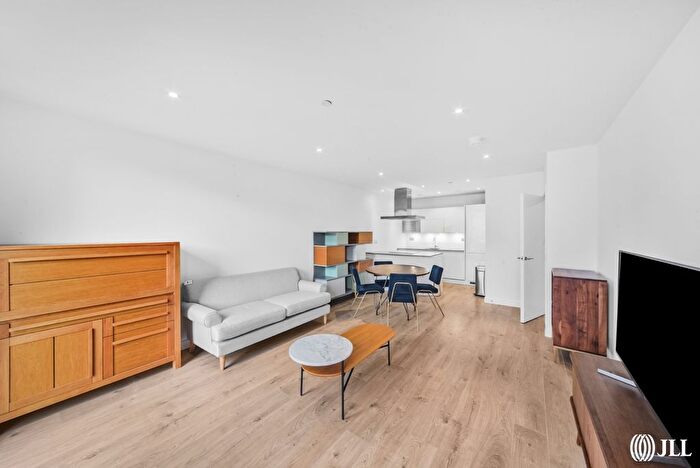 1 Bedroom Flat To Rent In Waterman House, London, E15