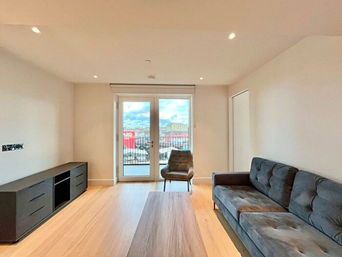 1 Bedroom Flat To Rent In Cascade Way, London, W12