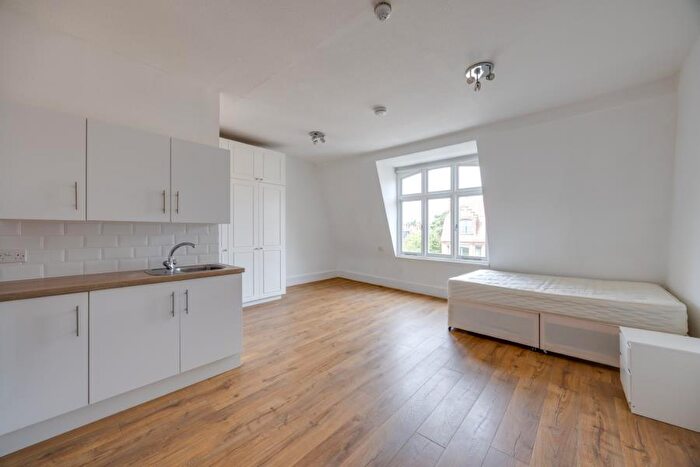 Apartment To Rent In Parsifal Road, West Hampstead, NW6