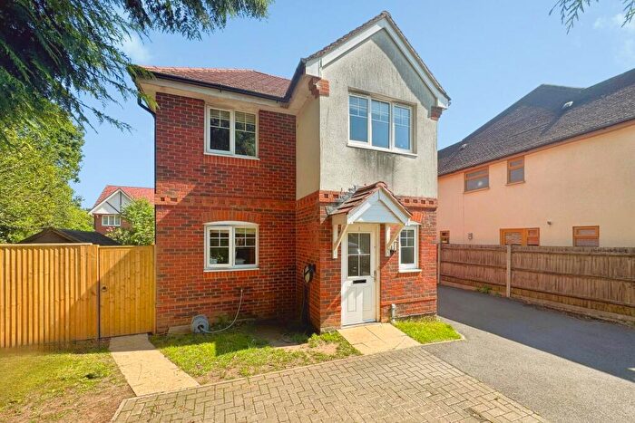 3 Bedroom Detached House To Rent In Kerr Gardens, Wokingham, RG40
