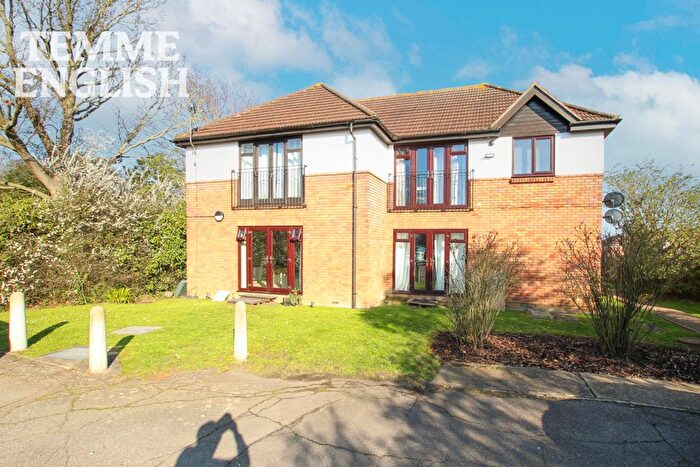 1 Bedroom Flat For Sale In Compton Terrace, Compton Court Compton Terrace, SS11