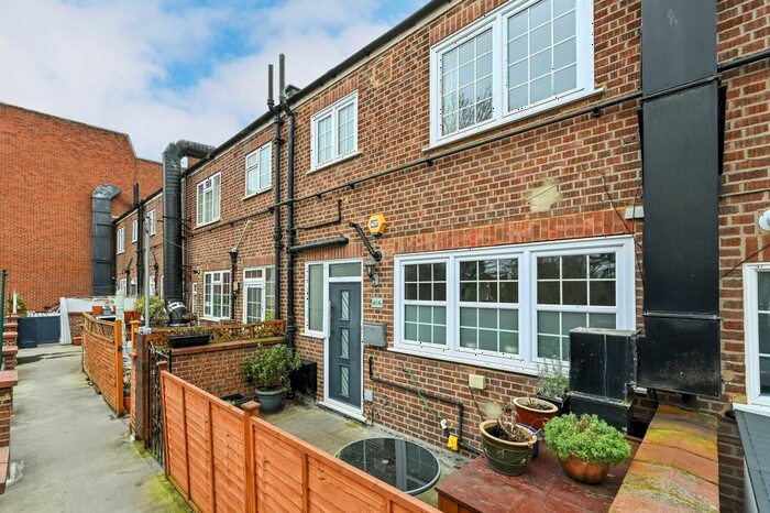 2 Bedroom Flat To Rent In York Street, Twickenham, TW1
