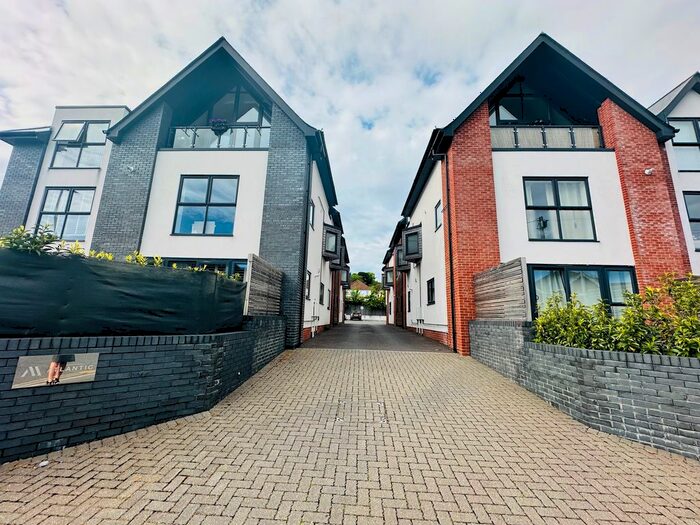 2 Bedroom Flat To Rent In Bournemouth Road, Poole, BH14