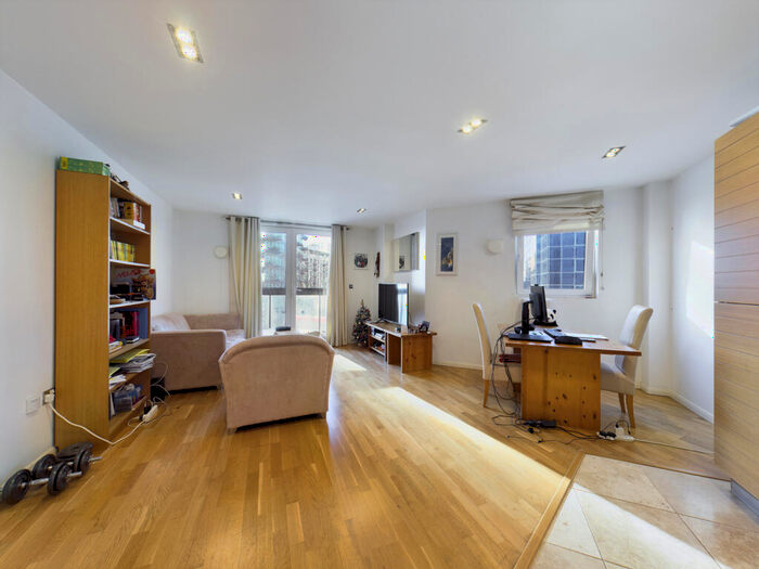 1 Bedroom Flat To Rent In City Tower, Limeharbour, E14