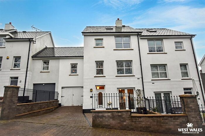 4 Bedroom Town House For Sale In Kensington Gardens, Haverfordwest, SA61