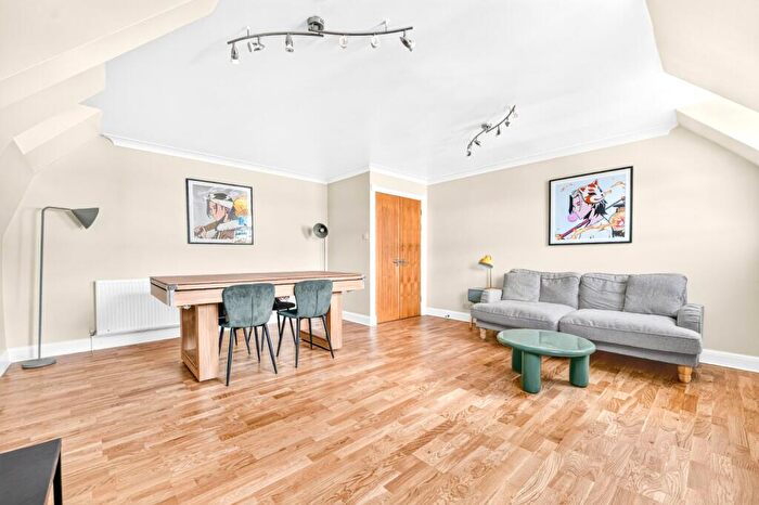 2 Bedroom Flat To Rent In Sapphire Court, Ensign Street, E1