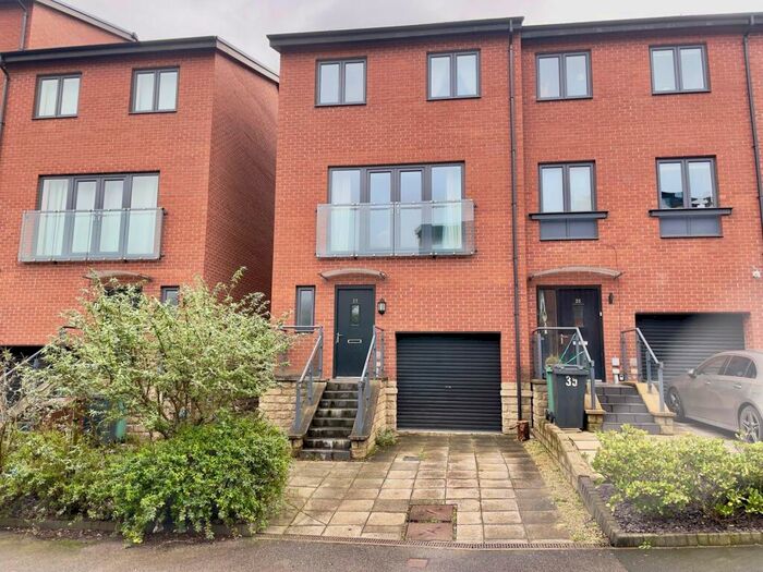 4 Bedroom House To Rent In Yarn Street, Hunslet, Leeds, West Yorkshire, LS10