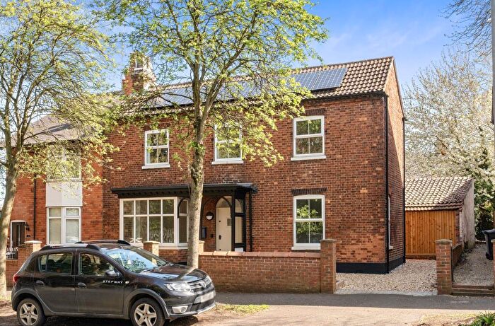 4 Bedroom Semi-Detached House For Sale In South Parade, Grantham, NG31