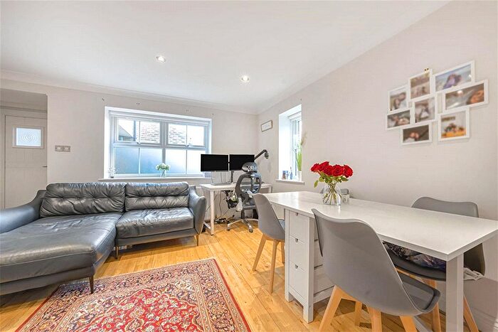 1 Bedroom End Of Terrace House For Sale In Bankside Close, Isleworth, TW7