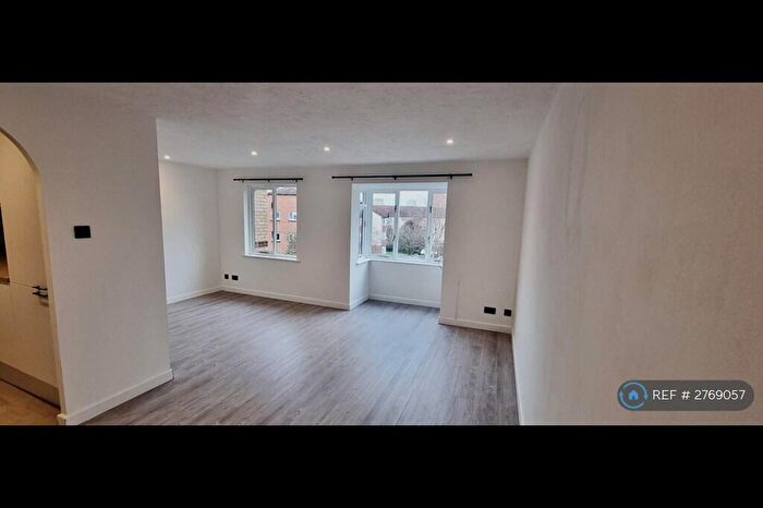 2 Bedroom Flat To Rent In Sterling Gardens, London, SE14