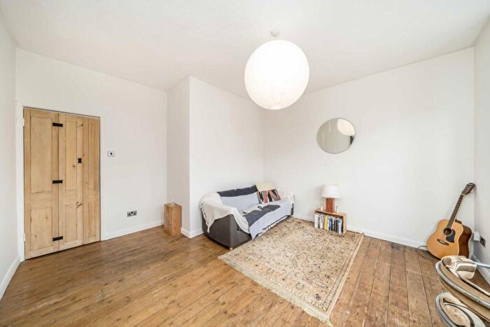 1 Bedroom Flat To Rent In St. Julians Farm Road, Streatham, SE27