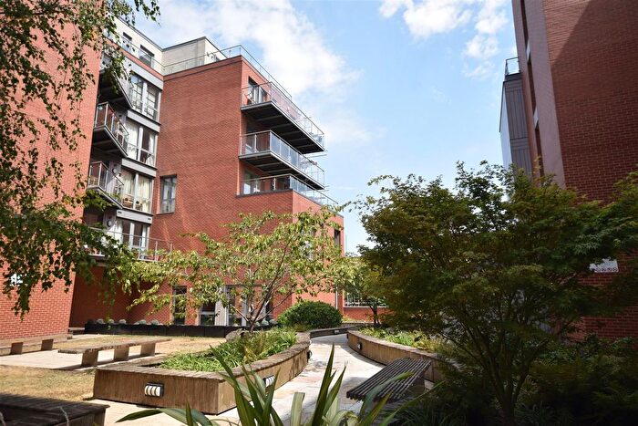 1 Bedroom Flat For Sale In Lighterage Court, Brentford, TW8