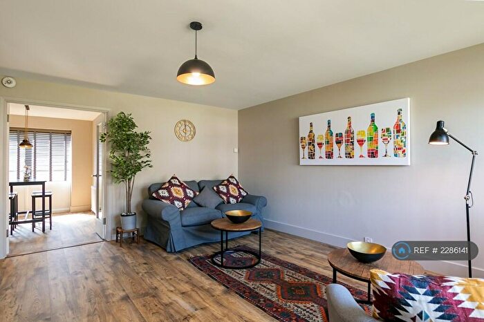 3 Bedroom Semi-Detached House To Rent In Roundhead Drive, Thame, OX9