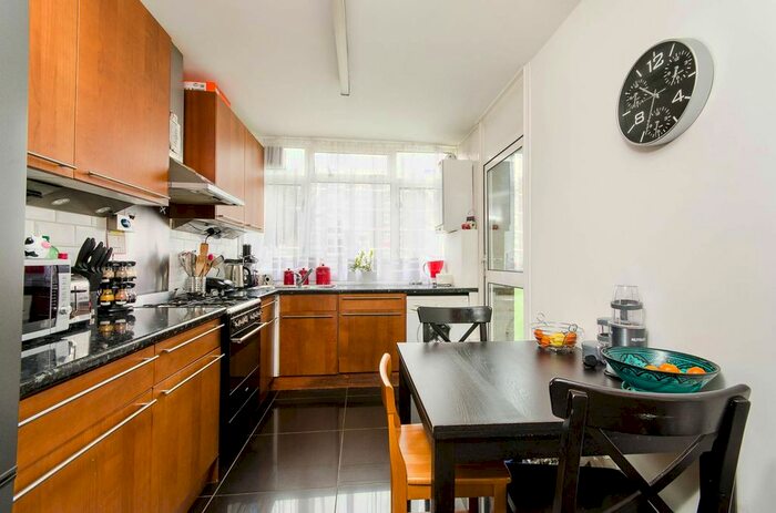 2 Bedroom Flat For Sale In Wainford Close, Southfields, London, SW19