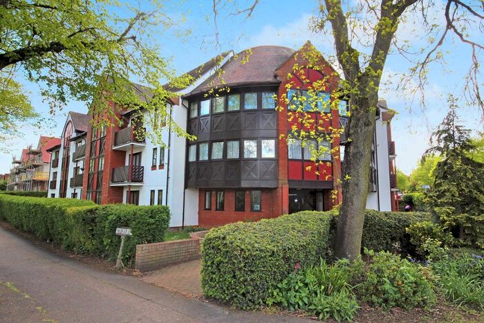 2 Bedroom Flat To Rent In Park Court, Norton Way South, Letchworth Garden City, SG6