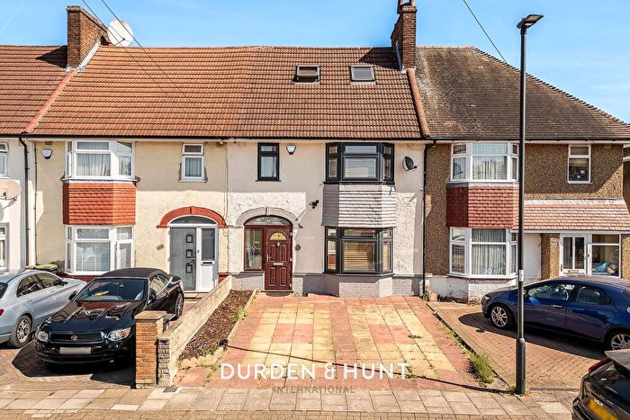 5 Bedroom Terraced House For Sale In Brookside Gardens, Enfield, EN1