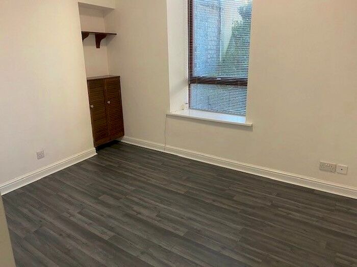 1 Bedroom Flat To Rent In Crown Terrace, City Centre, Aberdeen, AB11