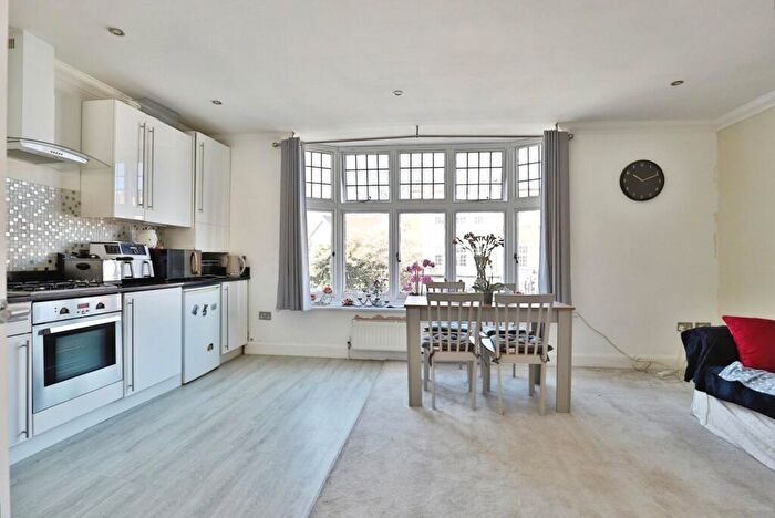 2 Bedroom Flat For Sale In Penn Hill Avenue, Poole, Dorset, BH14