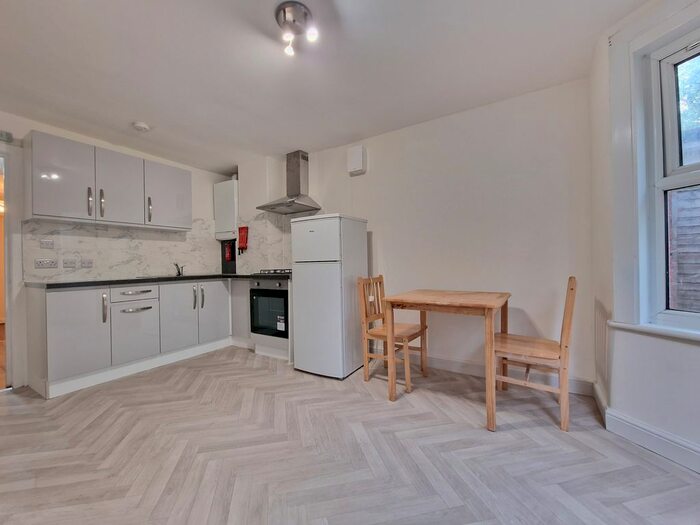 1 Bedroom Flat To Rent In Manor Park Parade, London, SE13
