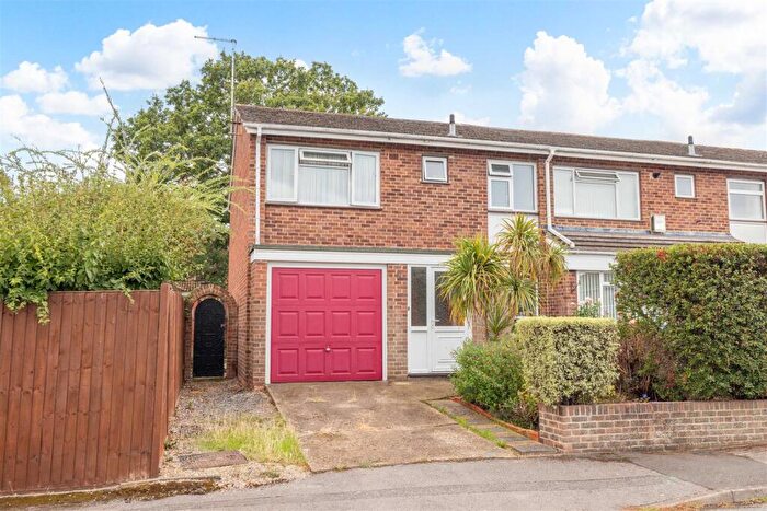 3 Bedroom House For Sale In Dean Close, Windsor, SL4