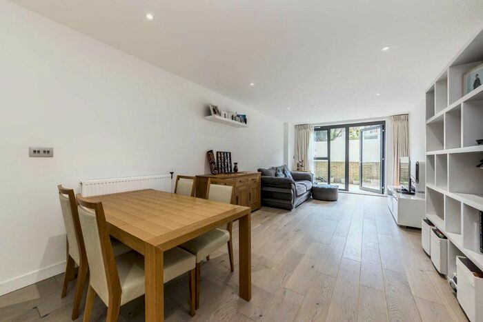 2 Bedroom Flat To Rent In Singapore Road, London, W13