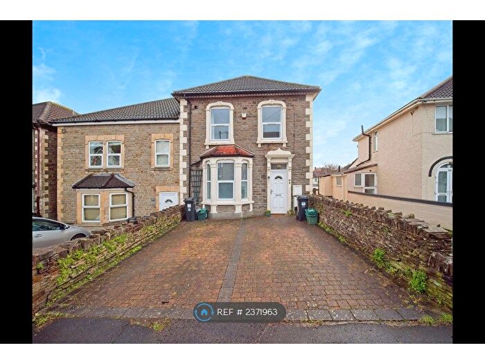 2 Bedroom Flat To Rent In Church Road, Kingswood, Bristol, BS15