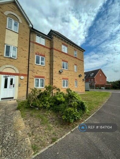 2 Bedroom Flat To Rent In Hill View Drive, London, SE28