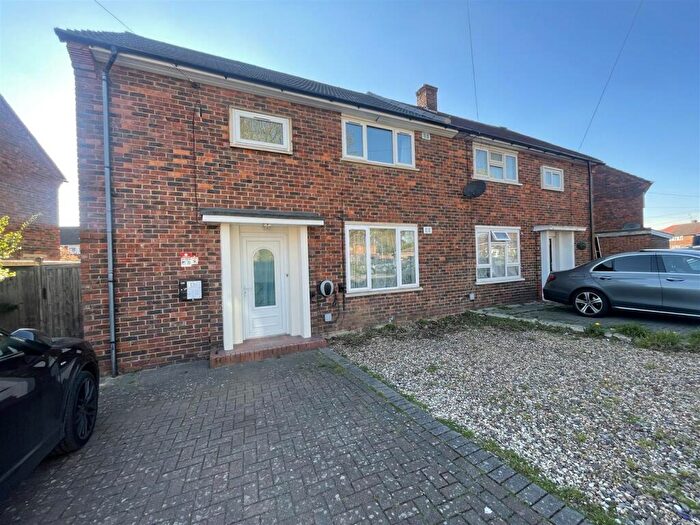 4 Bedroom Semi-Detached House To Rent In Trelawny Avenue, Langley, SL3