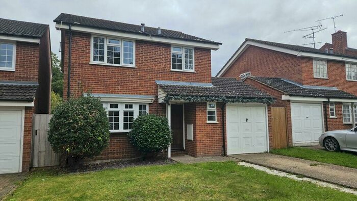 4 Bedroom House To Rent In Sandy Lane, Farnborough, GU14