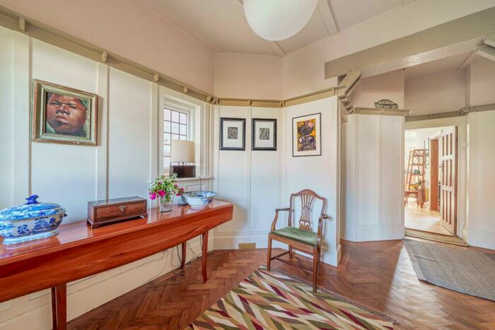 6 Bedroom Semi-Detached House For Sale In Elgin Road, Alexandra Park, N22