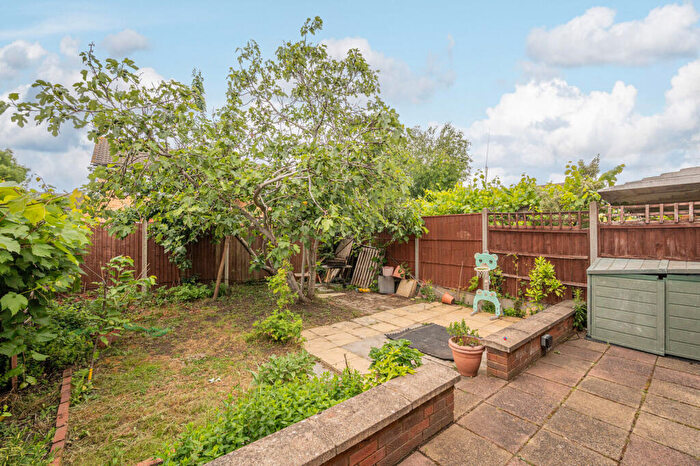 3 Bedroom Detached House For Sale In Veals Mead, Mitcham, CR4