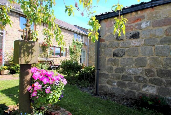 1 Bedroom Cottage To Rent In 2 Whinmoor Nook Farm, York Road, Leeds, West Yorkshire LS15