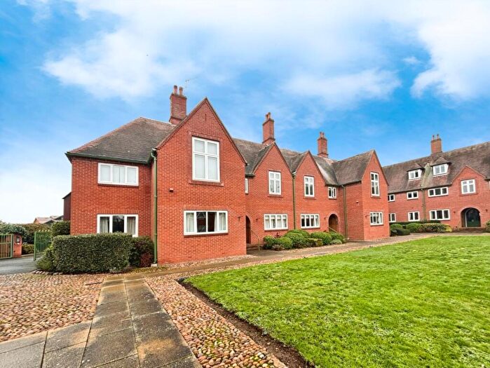 2 Bedroom Apartment For Sale In Southern Lane, Stratford-upon-Avon, CV37