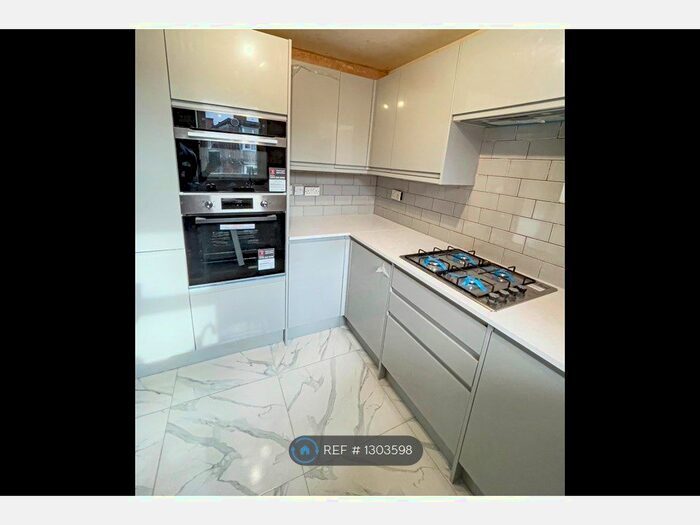 2 Bedroom Flat To Rent In Portsmouth Rd., Surbiton KT6