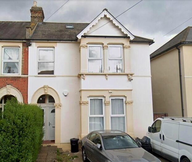 3 Bedroom Flat To Rent In Airthrie Road, Goodmayes, Ilford, IG3