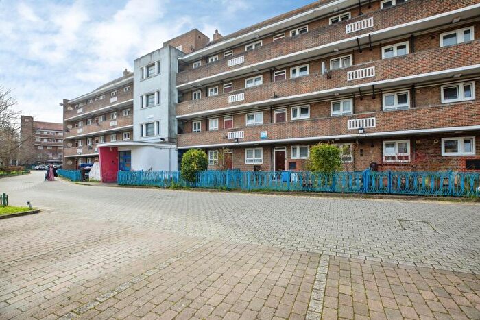 2 Bedroom Flat For Sale In Goldsmith Road, London, SE15