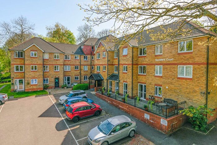 1 Bedroom Flat For Sale In Saddlers Court, Epsom, KT18