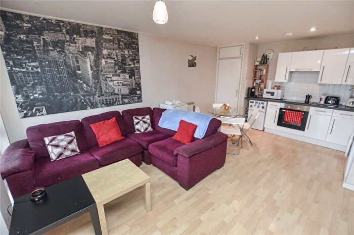 2 Bedroom Flat To Rent In Quay, Ordsall Lane, Salford, Greater Manchester, M5