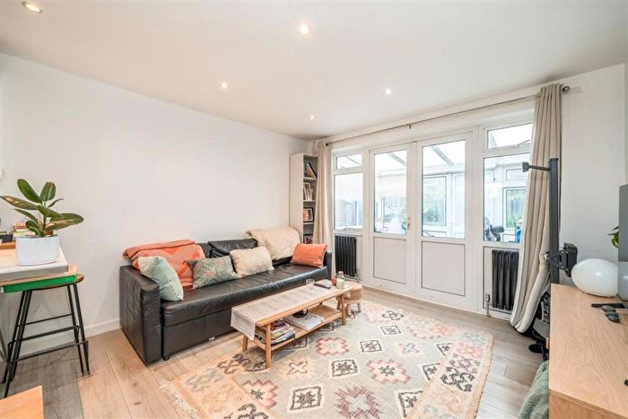 1 Bedroom Bungalow To Rent In Bedford Hill, Balham, SW12