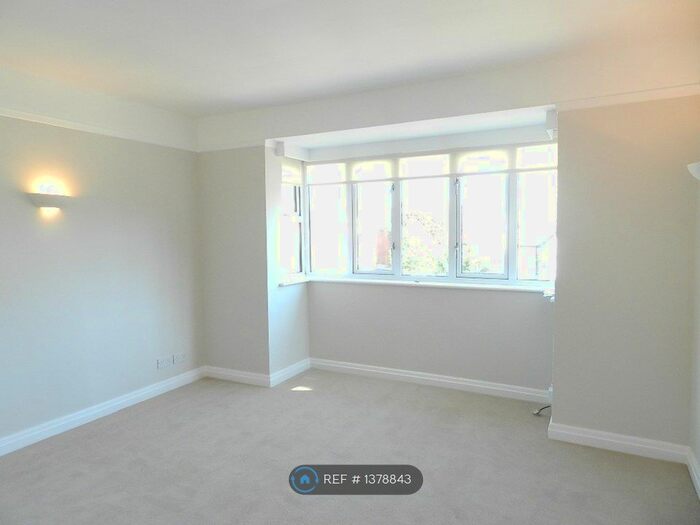 1 Bedroom Flat To Rent In Wick House, Hampton Wick, Kingston Upon Thames, KT1