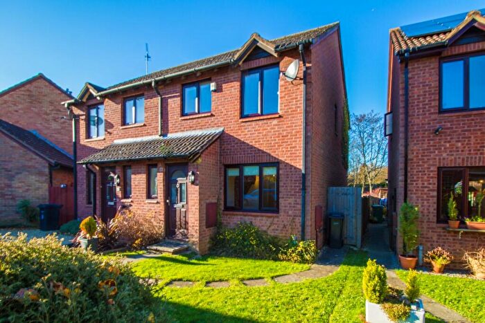 2 Bedroom Semi-Detached House To Rent In Stubble Close, Botley, OX2