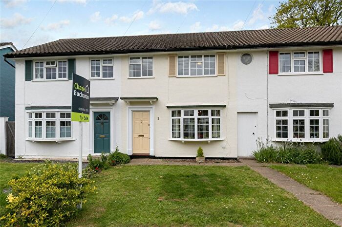 3 Bedroom Terraced House For Sale In Regency Close, Hampton, TW12