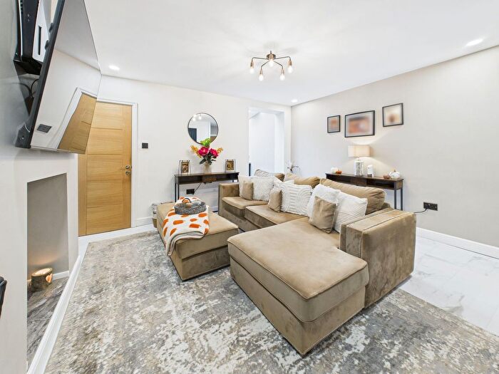 3 Bedroom Semi-Detached House For Sale In Astley Street, Tyldesley, M29