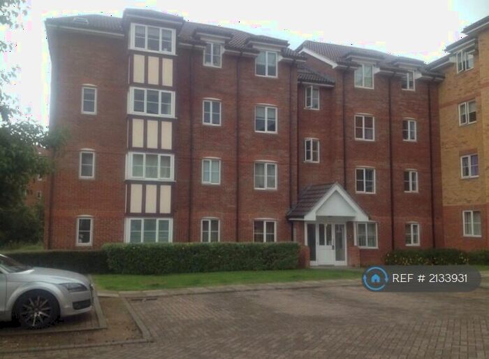 2 Bedroom Flat To Rent In Yukon Road, Broxbourne, EN10