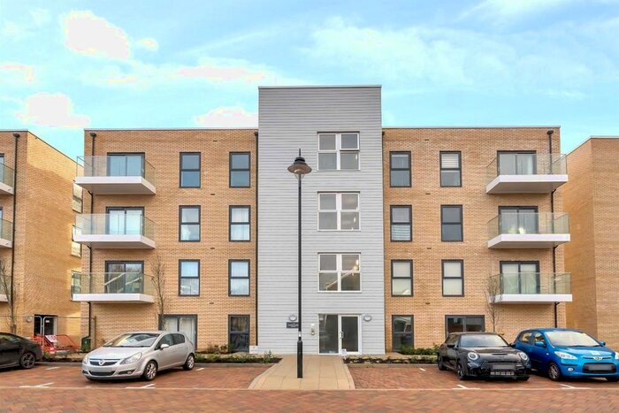 2 Bedroom Flat To Rent In Fairhaven Drive, Reading, Bj, RG2